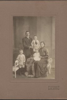 ijtzens_k_en_jitciea_n14_met_kinderen_karsjen_sijmen_en_dirkje_1_20120218_1256964801