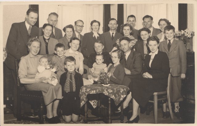 Kinderen, kleinkinderen en aangetrouwd Meile K en Ymkje de Jong N15